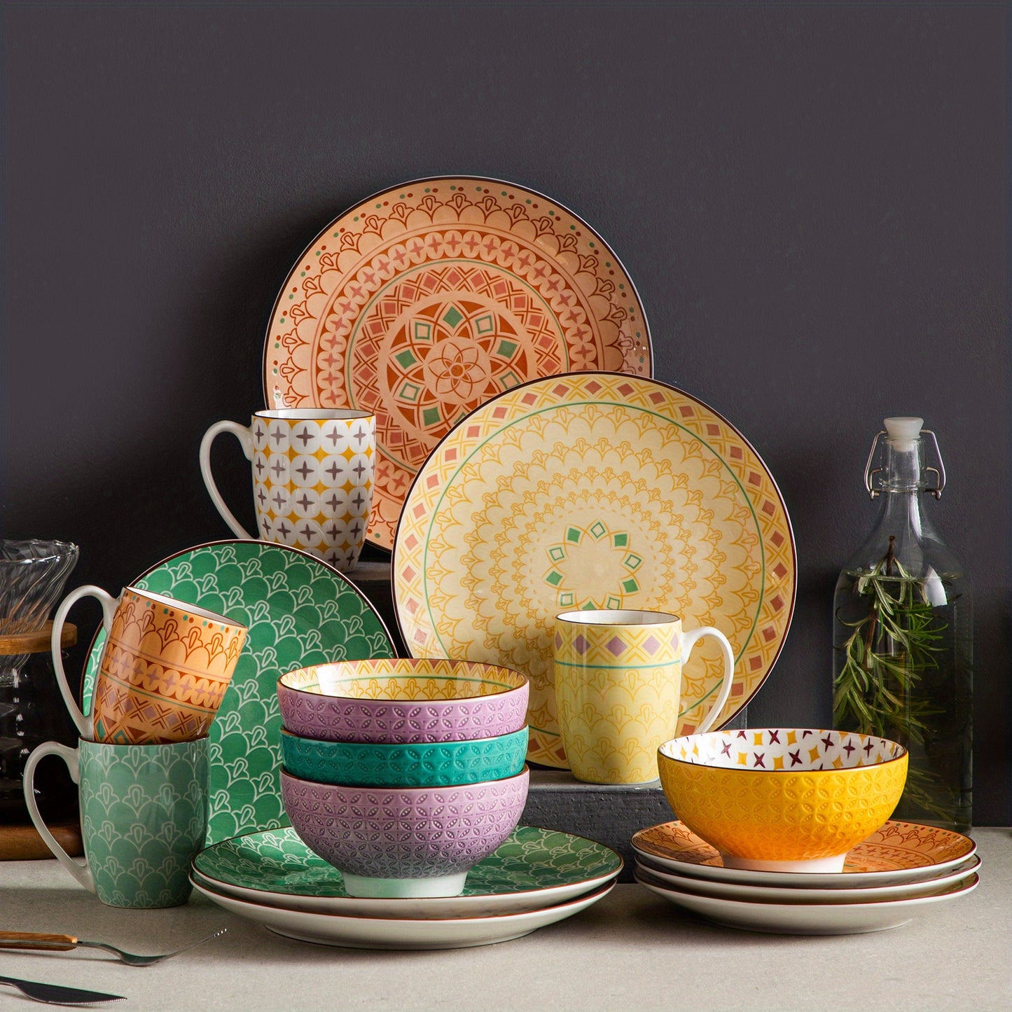 16-Piece 4-Color 4-Design Porcelain Dinnerware Set Plate Set with Dinner Plate, Dessert Plate, Bowl, Mug Set For 4 Person